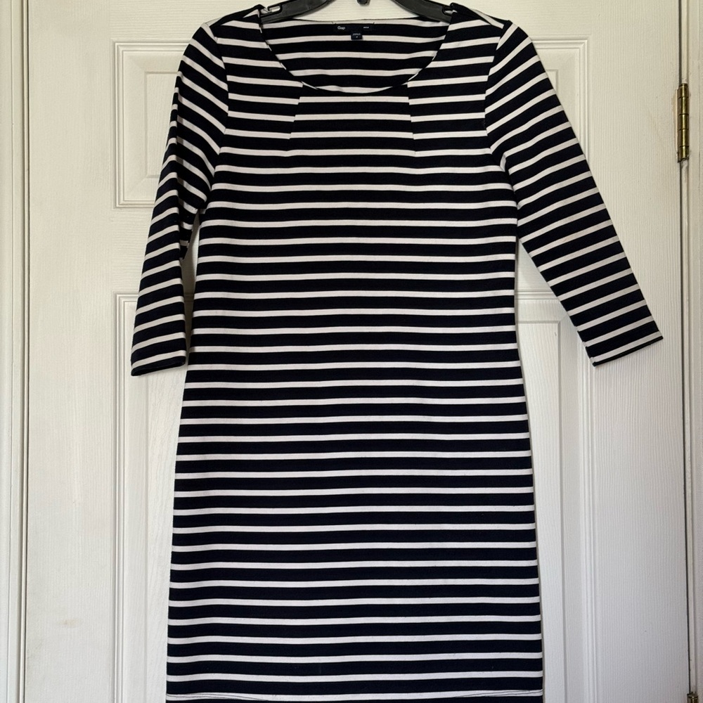 GAP Navy and White Sheath Dress with Bateau Neckline Size Small